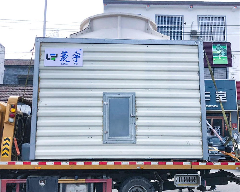 菱宇玻璃钢风筒的200T横流式冷却塔